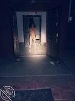 就喜欢把逼露出来---小姐姐夜晚楼梯间全裸露出！0