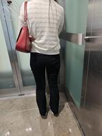 小美女的黑色紧身裤0