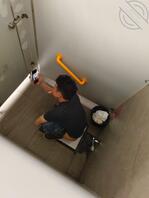 服务区上厕所无意中看到的隔壁的帅哥0