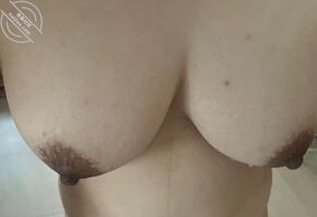 把大奶老婆灌醉偷偷给朋友玩1