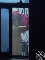 夏天到了 熟妇开始开窗洗澡了0