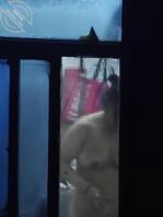 夏天到了 熟妇开始开窗洗澡了1