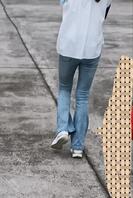 日常偷拍骚货人妻