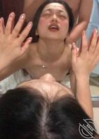 把哥哥灌醉，然后偷偷的给嫂子，下了春水，从床上玩到浴室，效果真好！1