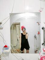 大一学生妹自慰抠逼给刚认识的表哥看还想被插入，是不是骚屄母狗？2