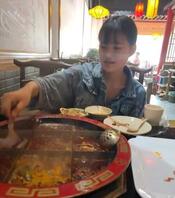 重庆母狗杨鑫宇露脸露奶自拍分享0