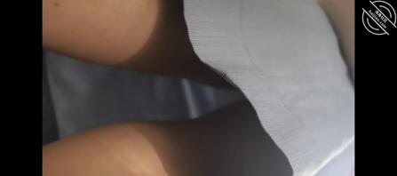 浅蓝色校裙的女学生抄底
