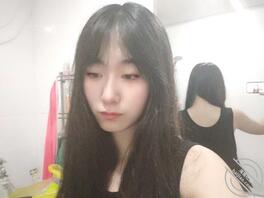 还在上大二的表妹，刚洗完澡发来自拍，评论区羞辱她吧，留言的没人一套原味哦1