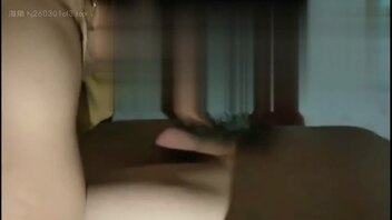 老妈白天帮我带娃做饭照顾家里，晚上孩子睡后和老妈偷偷做爱，真人真事