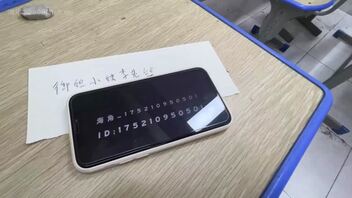 补习班御姐华伦天奴黑丝小姨乱伦事件-被外甥压在课桌上站起来狠瞪