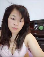 露脸熟女来了，奶头大，逼粉嫩，完全不像50多岁的逼