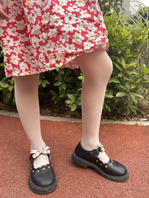 看看大家小女儿们的丝袜世界，大家评论区留下更新鲜的丝袜美腿呗0