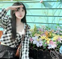 意淫娇小可爱的学妹，小小只很可爱很诱人。不知道假期又在哪位富哥胯下高潮