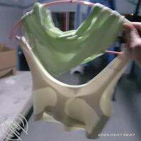 偷拍试验室美女同事的内衣(3)1