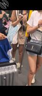 地铁偷拍婴儿肥女孩的美腿2