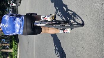 德州母狗真空骑行，晚上公园吃屌。1