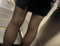 ktv上班的黑丝少妇