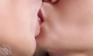 边看视频边吃大屌 夫妻做爱1