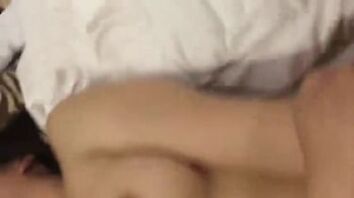 露脸大奶小骚货