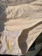 楼顶发现骚味已浸透的内裤1