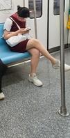 我承认我压抑了，但是这大白腿小白袜谁能顶得住？2