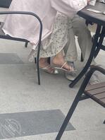 （67）高跟凉鞋美女路边挑鞋