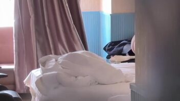 今天上午十点房间门口偷拍