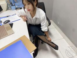 【视频】体验舅妈骚脚，一天没洗太香了是淫荡的味道没跑了