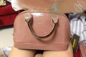 19(中) 禁忌爱人是小姑 我和小姑去逛商场,我们在地下室做了一次(中)1