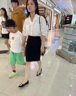 偷拍意淫极品制度宝妈，能征服这样性感的高冷人妻，滋味绝对爽