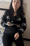 绿母，我的油脸熟女骚妈，臭脚把袜子都穿破了2