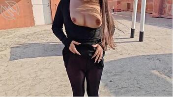 堕落嫂子4. 骚嫂子狗尾巴楼顶暴露，被小叔子要求学狗爬1