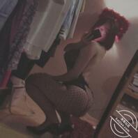 在家里老电脑里,找到我妈的裸照和婚纱照,想让同学对着我妈照片撸1