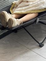 最近收集表妹的各种鞋子照片 最爱小皮鞋 真想脱下来狠狠吸入0