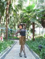 01 【我跟婶婶】从偷她穿过的骚内裤手淫到操进去她的身体过程