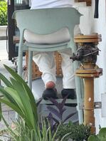 偷拍少妇有内裤印的大屁股1