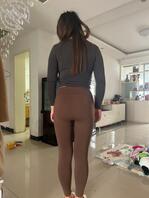 骚表姐今天穿了瑜伽裤，里面内裤更骚1