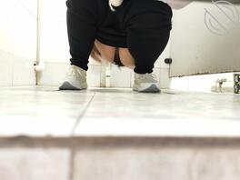 原创厕拍 拍到两个老肥熟，只是多毛的没拍到脸1