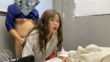 【真实乱伦】办公室ol风骚舅妈勾引外甥对白精彩2