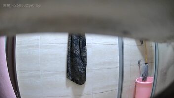 偷拍妈妈洗澡