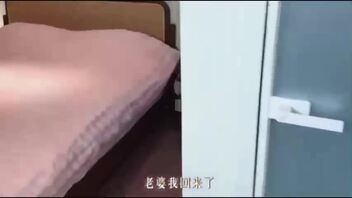 趁姐姐上班不在家，悄悄家中与姐夫内射绿了自己姐姐