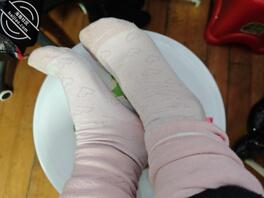 【我和妈妈】系列第16部,记3.8女神节口爆妈妈吞精的经历。2