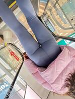 多么性感的瑜伽裤、这不比黑丝更性感？果断尾随近距离拍几张1