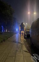 长沙某公园，深夜带老婆露出，评论多的话发视频0