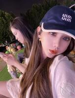 【夏卫有奖问答】我跟敖婷同时脱光趴在地上 你会操我还是操敖婷呢0