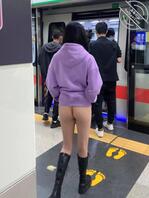 【露出自拍】地铁超市、宜家、屋顶晾台，都是露出刺激的好地方，巨大满足感