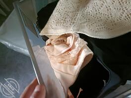 大奶子女主在家偷拍的，怕被发现0