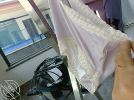 大奶子女主在家偷拍的，怕被发现2