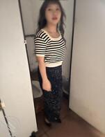 尾随舅妈上厕所偷拍被发现1