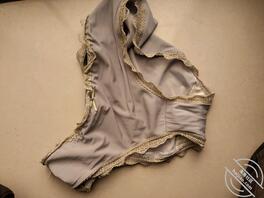 与堂嫂的性爱生活(26)--闻着嫂子带经血的内裤 偷偷的和嫂子亲热1